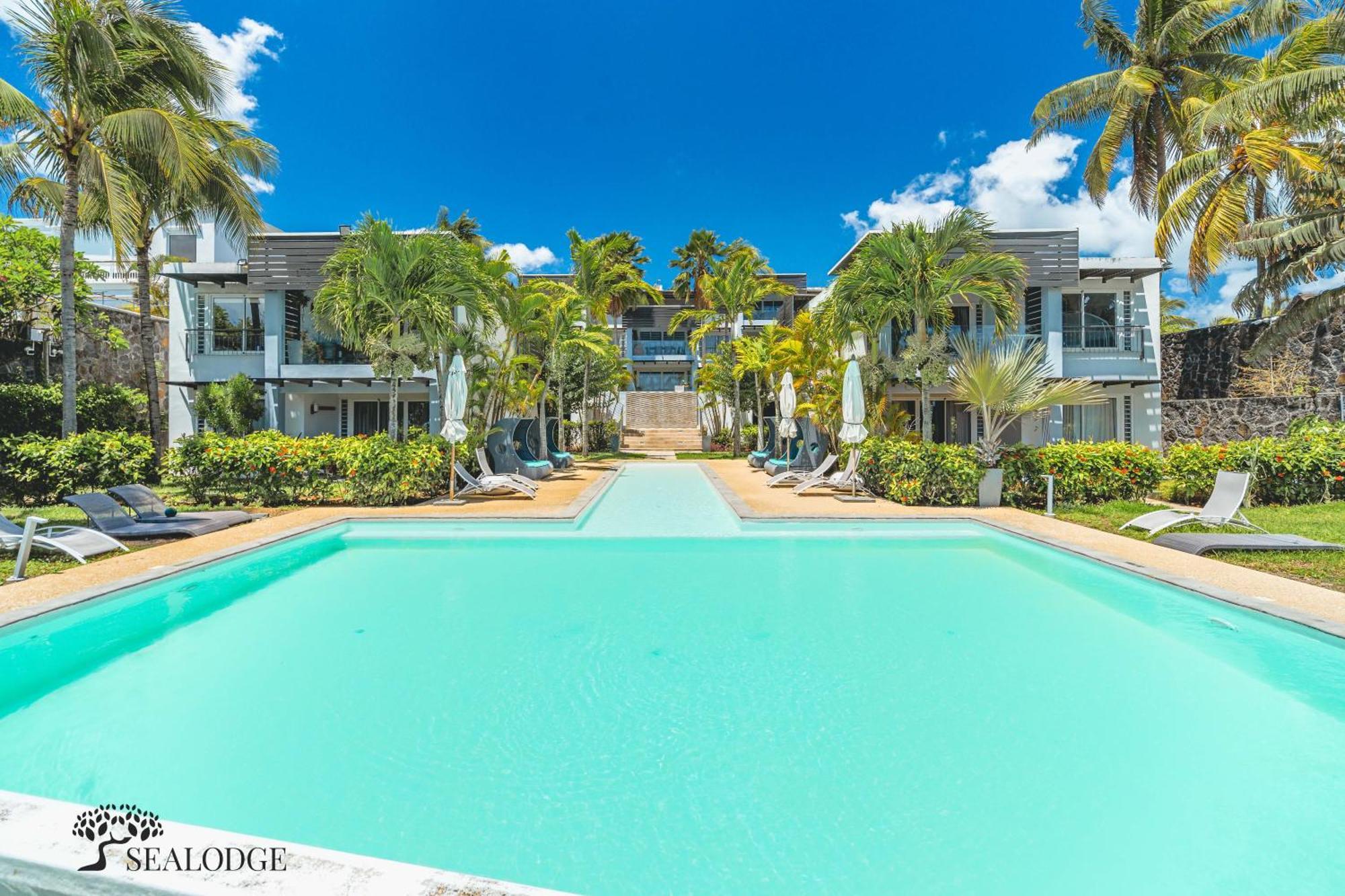 Kanope Bay - Holiday Beachfront Apartments Pointe aux Biches Экстерьер фото