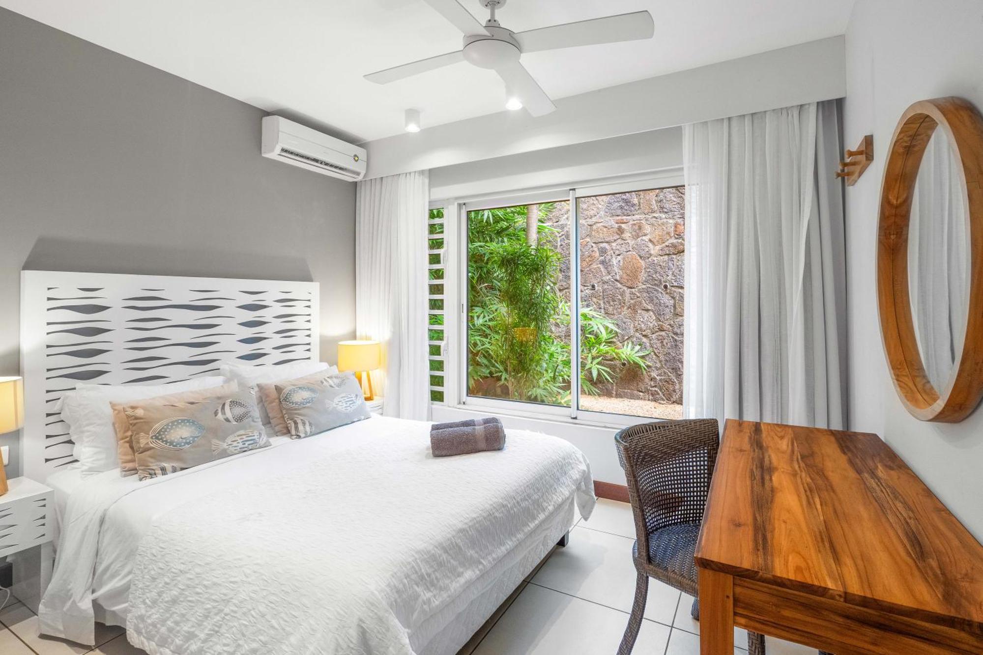 Kanope Bay - Holiday Beachfront Apartments Pointe aux Biches Экстерьер фото