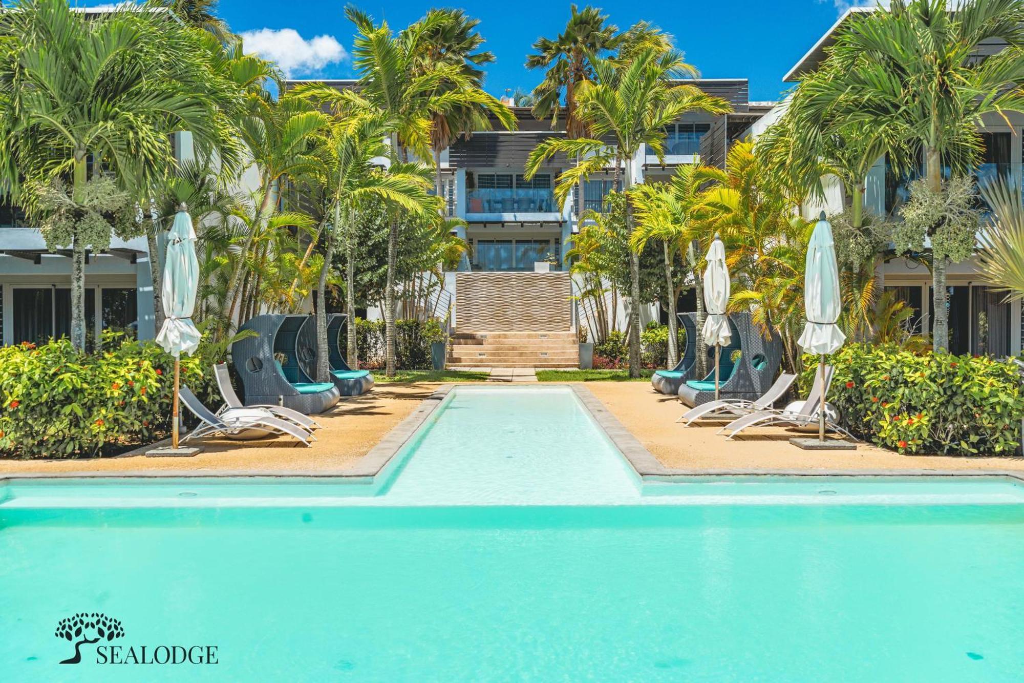 Kanope Bay - Holiday Beachfront Apartments Pointe aux Biches Экстерьер фото
